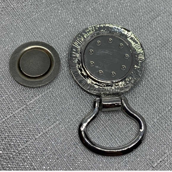 💖Magnetic Snap Button Charm Glasses Holder - 18mm/20mm - Picture 3 of 3